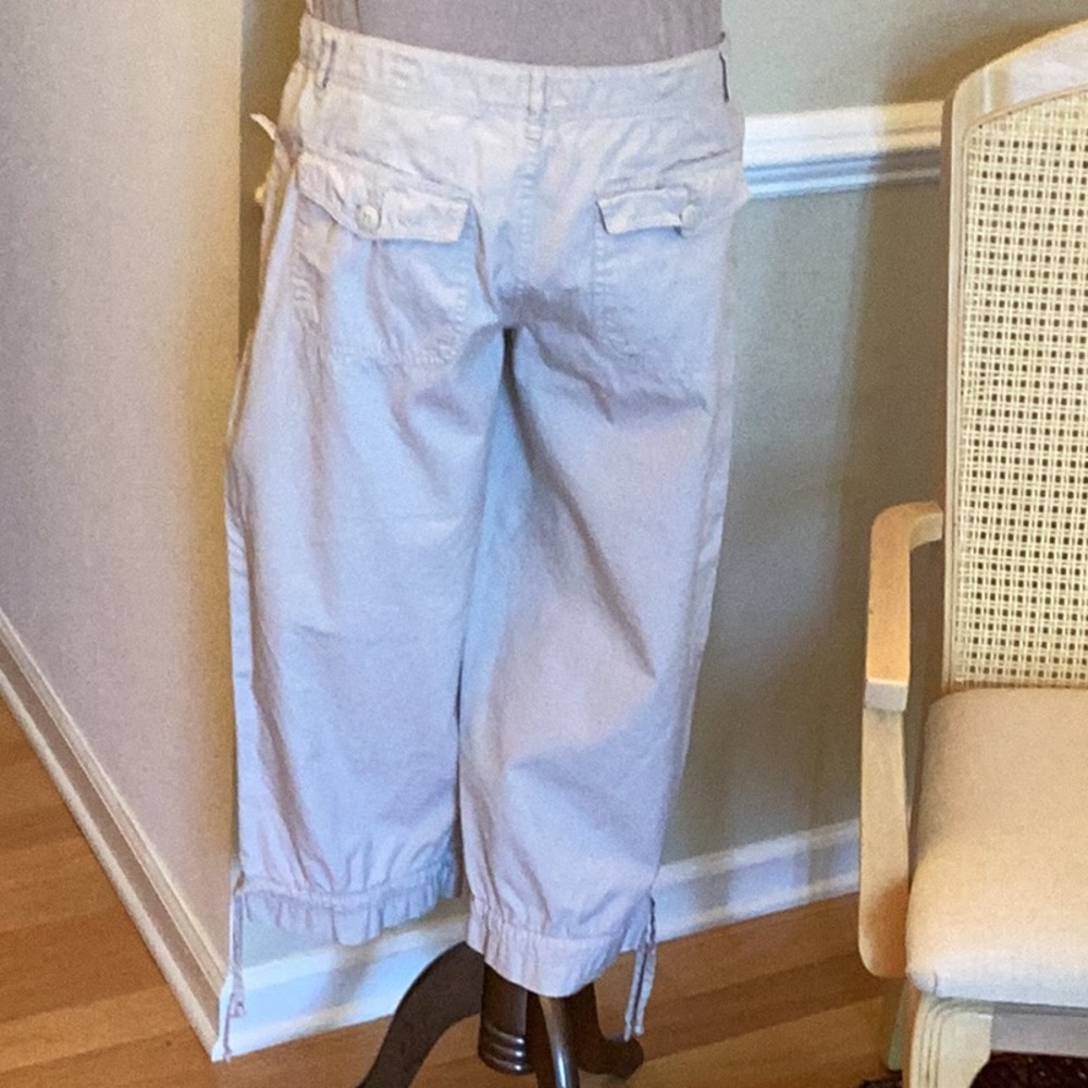 Xhileration sand colored capris with drawstrings at knee. Camp style pockets - Picture 3 of 4